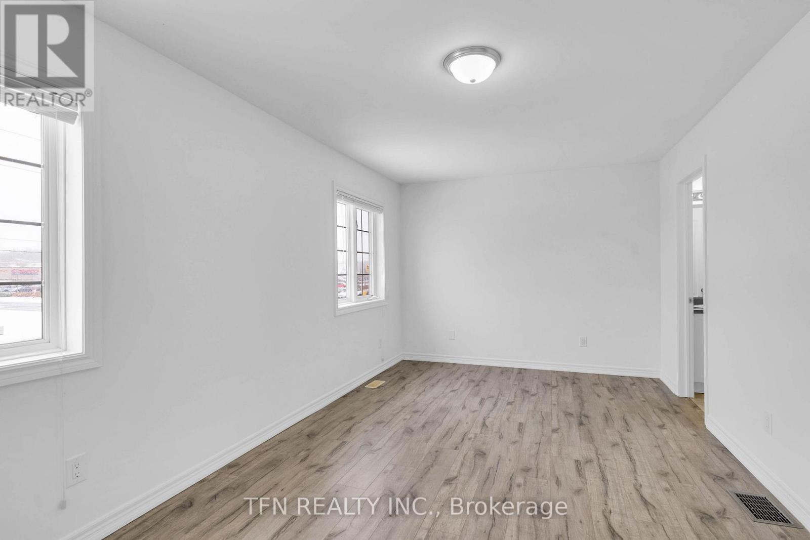 9 Isabella Drive, Orillia, Ontario L3V 0E2 - Photo 13 - S12611300