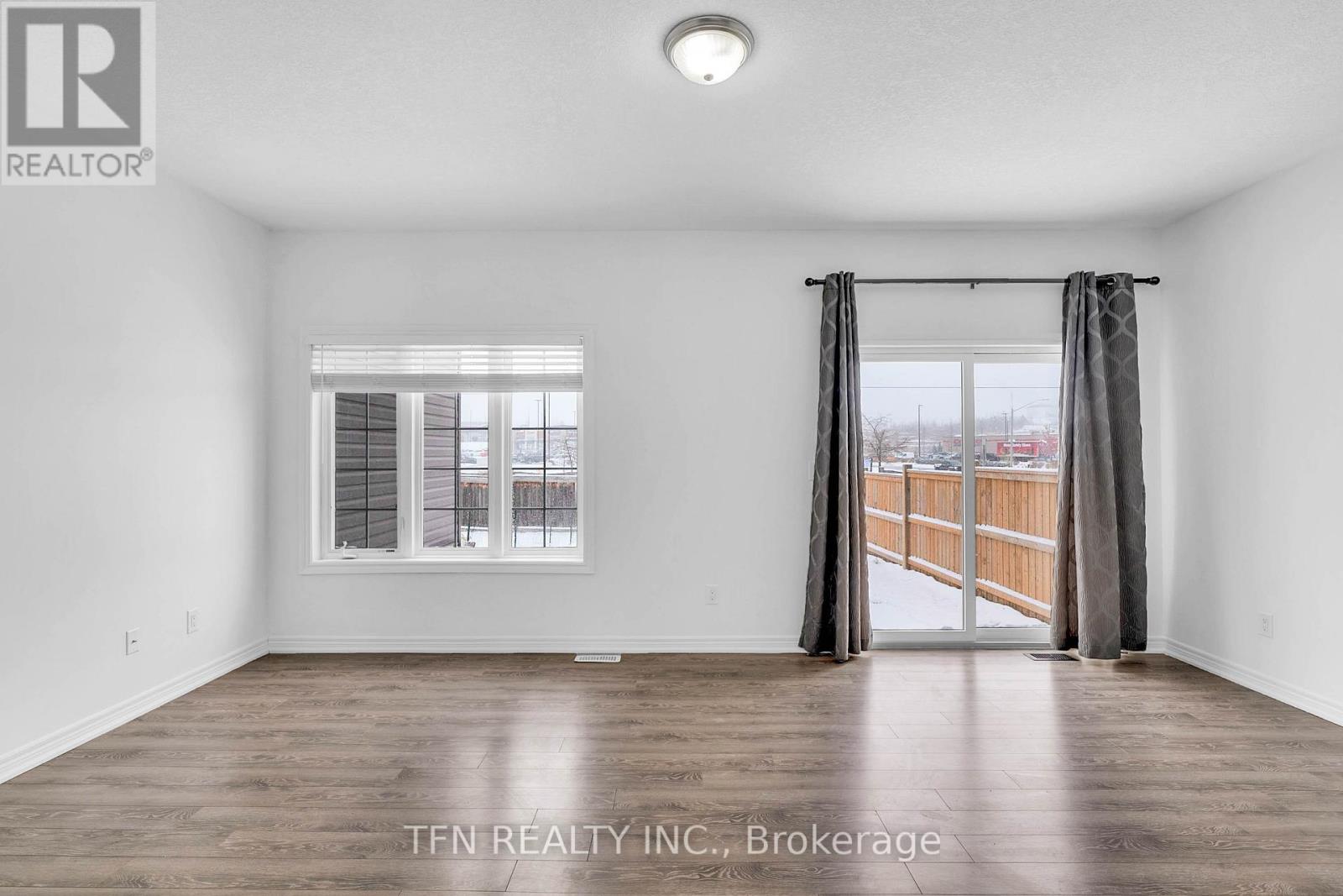 9 Isabella Drive, Orillia, Ontario L3V 0E2 - Photo 6 - S12611300