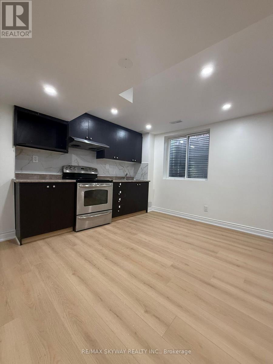 Bsmt - 22 Waterdale Road, Brampton (Fletcher's Meadow), Ontario  L7A 1S3 - Photo 6 - W12611276