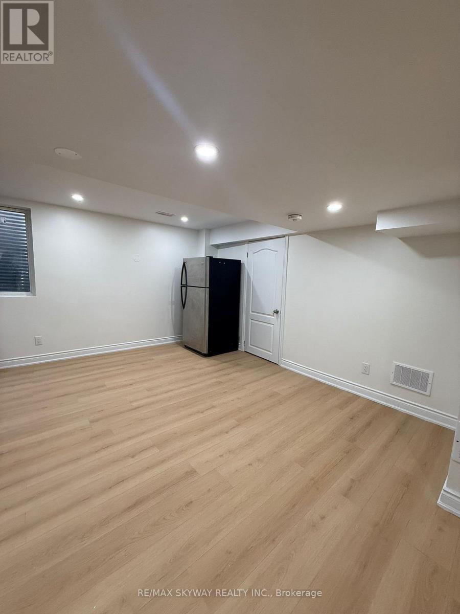 Bsmt - 22 Waterdale Road, Brampton (Fletcher's Meadow), Ontario  L7A 1S3 - Photo 8 - W12611276