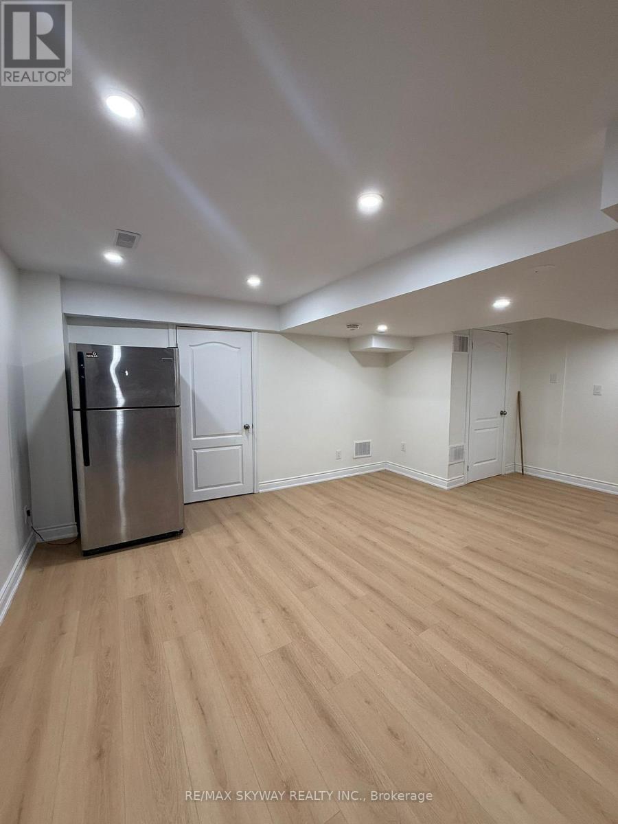 Bsmt - 22 Waterdale Road, Brampton (Fletcher's Meadow), Ontario  L7A 1S3 - Photo 9 - W12611276