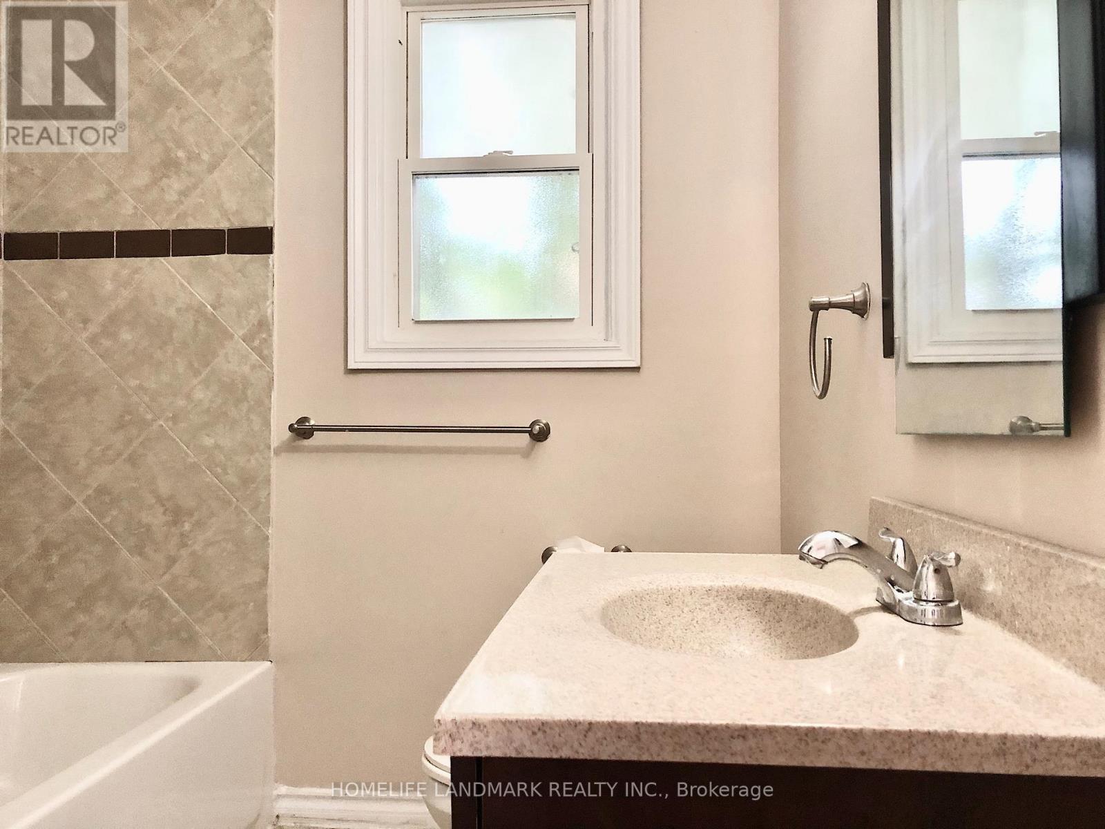 Main - 529 Third Line, Oakville, Ontario  L6L 4A8 - Photo 10 - W12611298