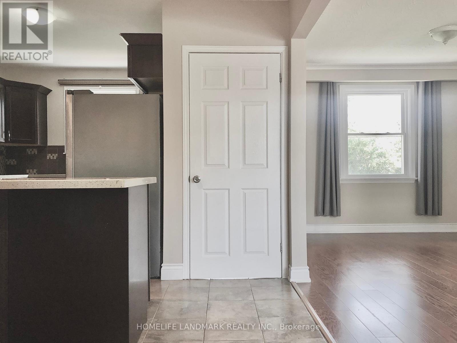 Main - 529 Third Line, Oakville, Ontario  L6L 4A8 - Photo 5 - W12611298