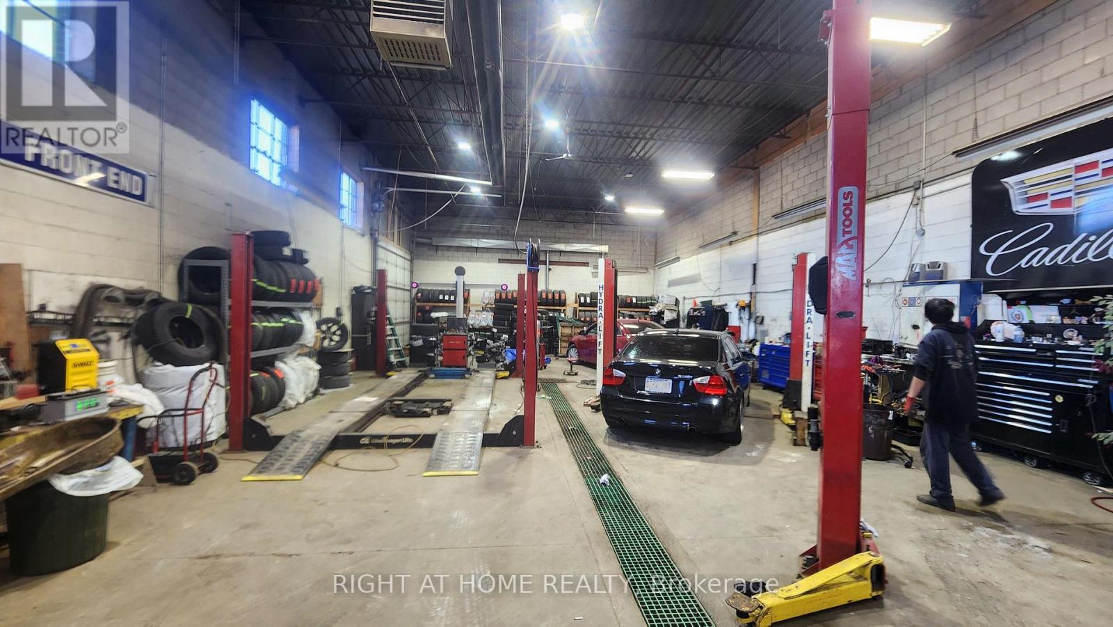 3191 Wolfedale Road, Mississauga (Mavis-Erindale), Ontario  L5C 1V8 - Photo 11 - W12611302