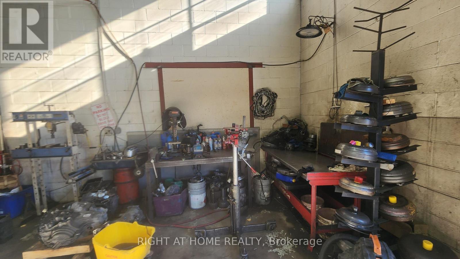 3191 Wolfedale Road, Mississauga (Mavis-Erindale), Ontario  L5C 1V8 - Photo 17 - W12611302