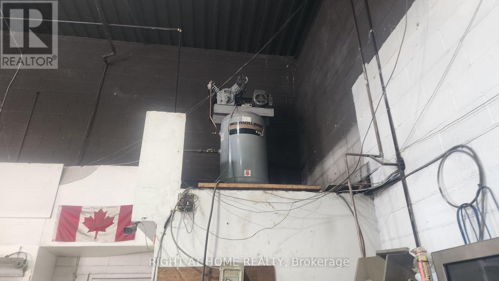 3191 Wolfedale Road, Mississauga (Mavis-Erindale), Ontario  L5C 1V8 - Photo 19 - W12611302