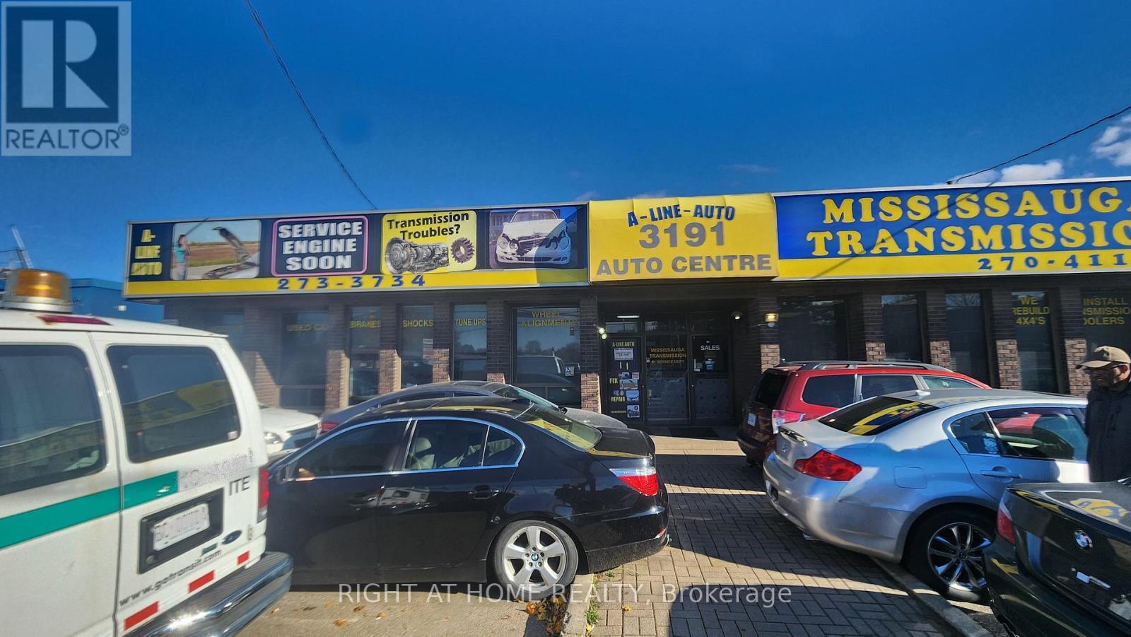 3191 Wolfedale Road, Mississauga (Mavis-Erindale), Ontario  L5C 1V8 - Photo 2 - W12611302