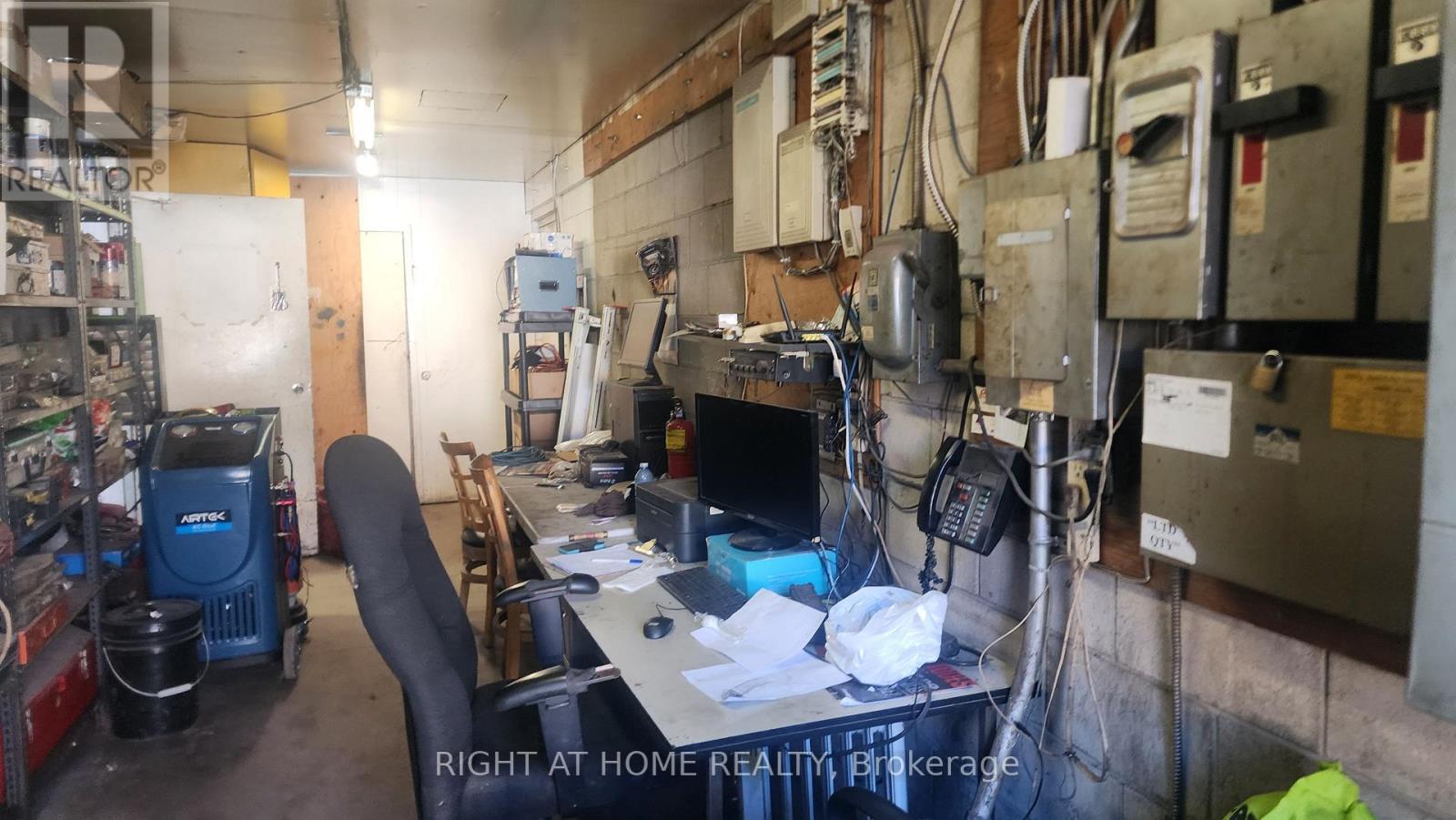 3191 Wolfedale Road, Mississauga (Mavis-Erindale), Ontario  L5C 1V8 - Photo 24 - W12611302