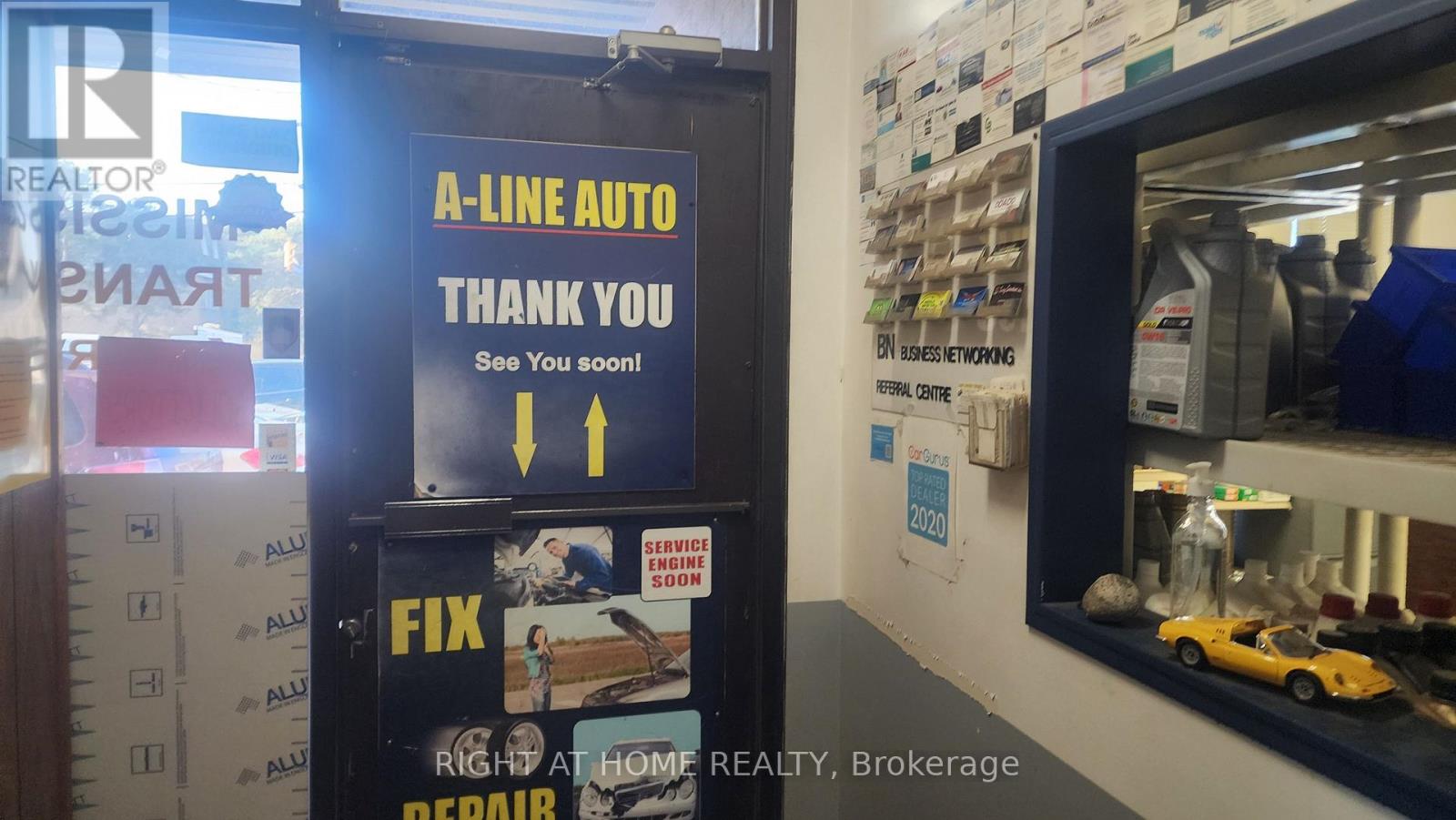 3191 Wolfedale Road, Mississauga (Mavis-Erindale), Ontario  L5C 1V8 - Photo 4 - W12611302