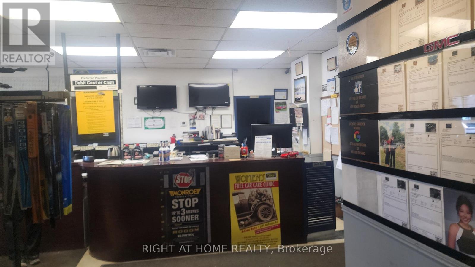 3191 Wolfedale Road, Mississauga (Mavis-Erindale), Ontario  L5C 1V8 - Photo 5 - W12611302