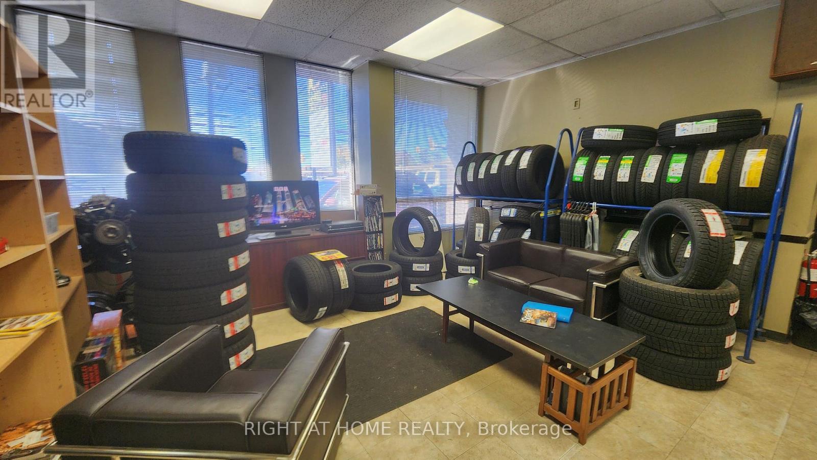 3191 Wolfedale Road, Mississauga (Mavis-Erindale), Ontario  L5C 1V8 - Photo 8 - W12611302