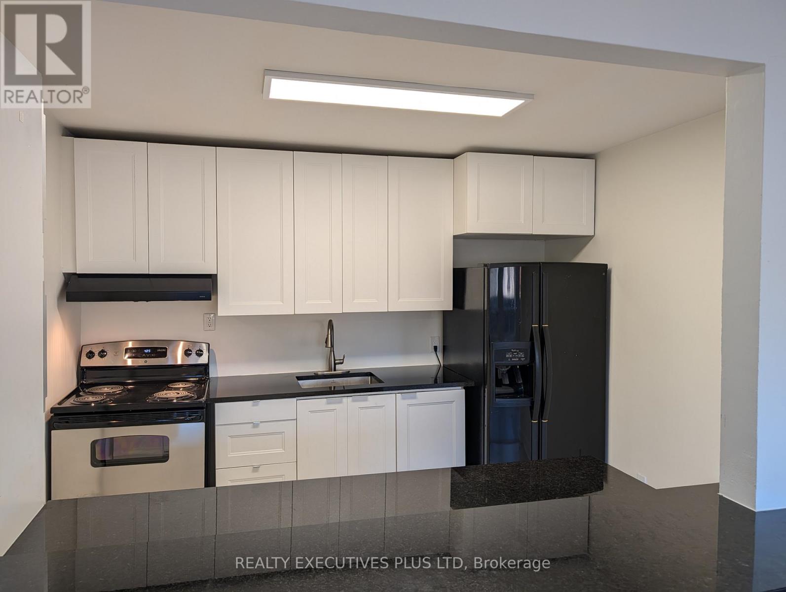 C - 286 Lakeshore Road E, Mississauga, Ontario  L5G 1H2 - Photo 1 - W12611306