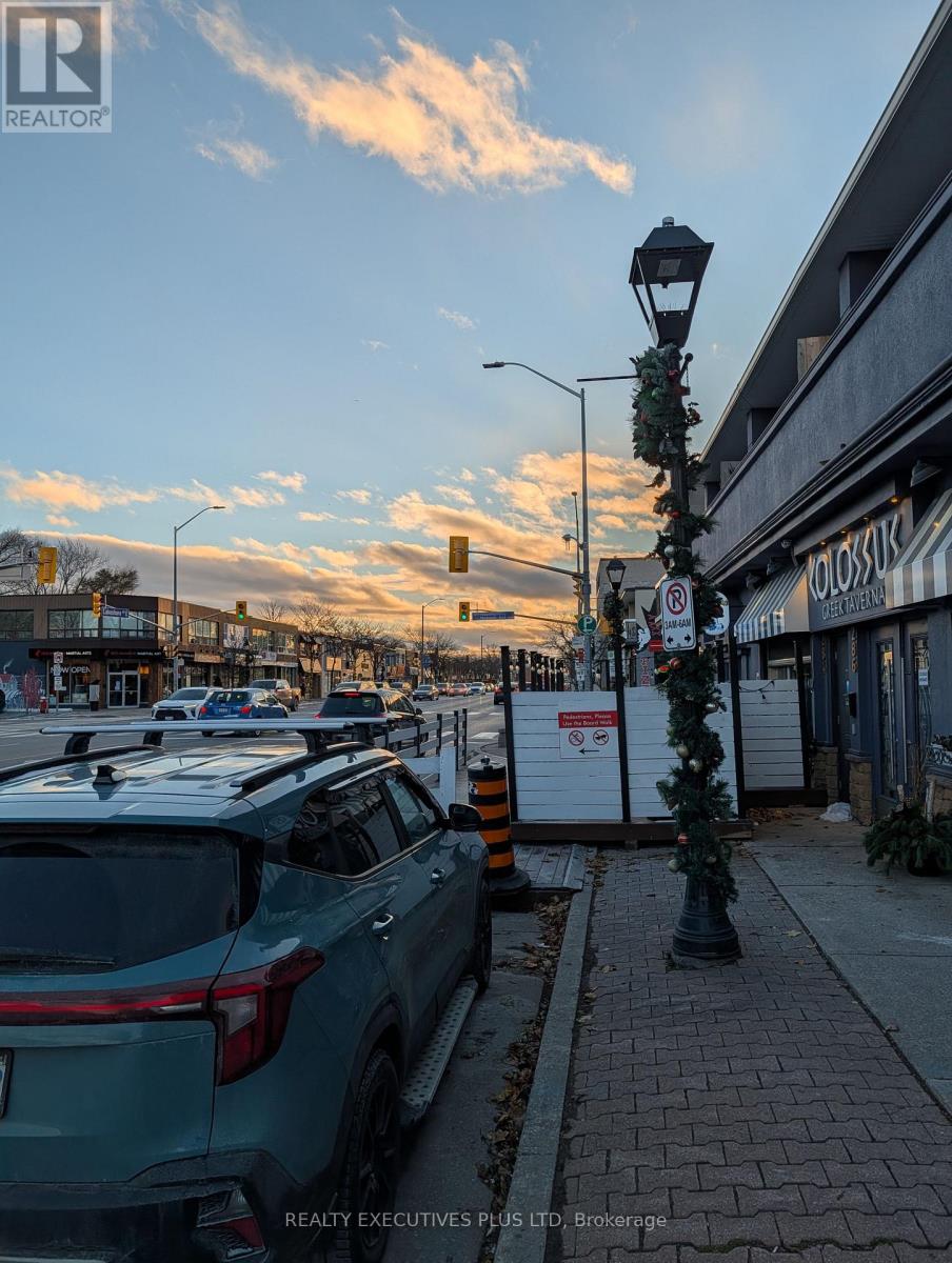 C - 286 Lakeshore Road E, Mississauga, Ontario  L5G 1H2 - Photo 11 - W12611306