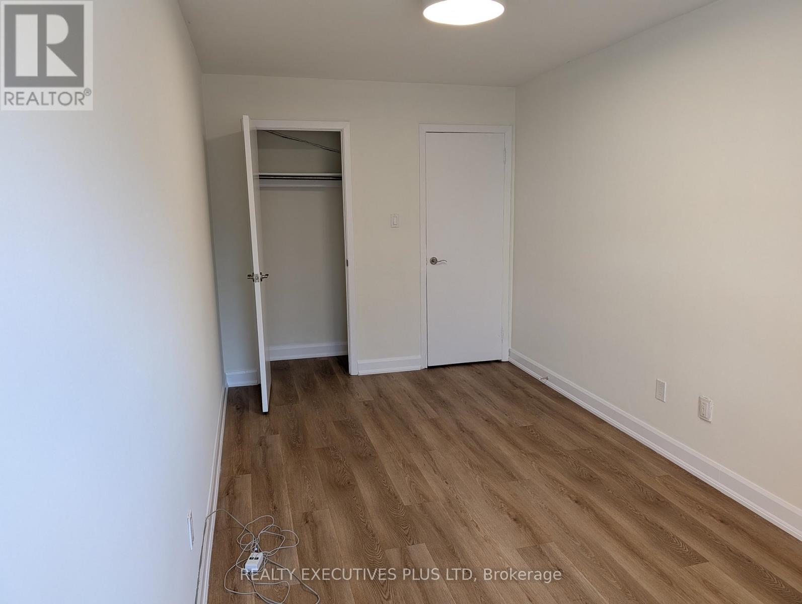 C - 286 Lakeshore Road E, Mississauga, Ontario  L5G 1H2 - Photo 3 - W12611306