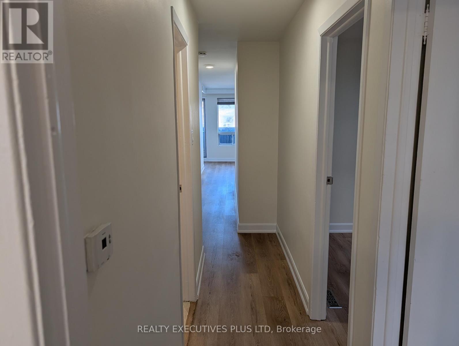 C - 286 Lakeshore Road E, Mississauga, Ontario  L5G 1H2 - Photo 4 - W12611306