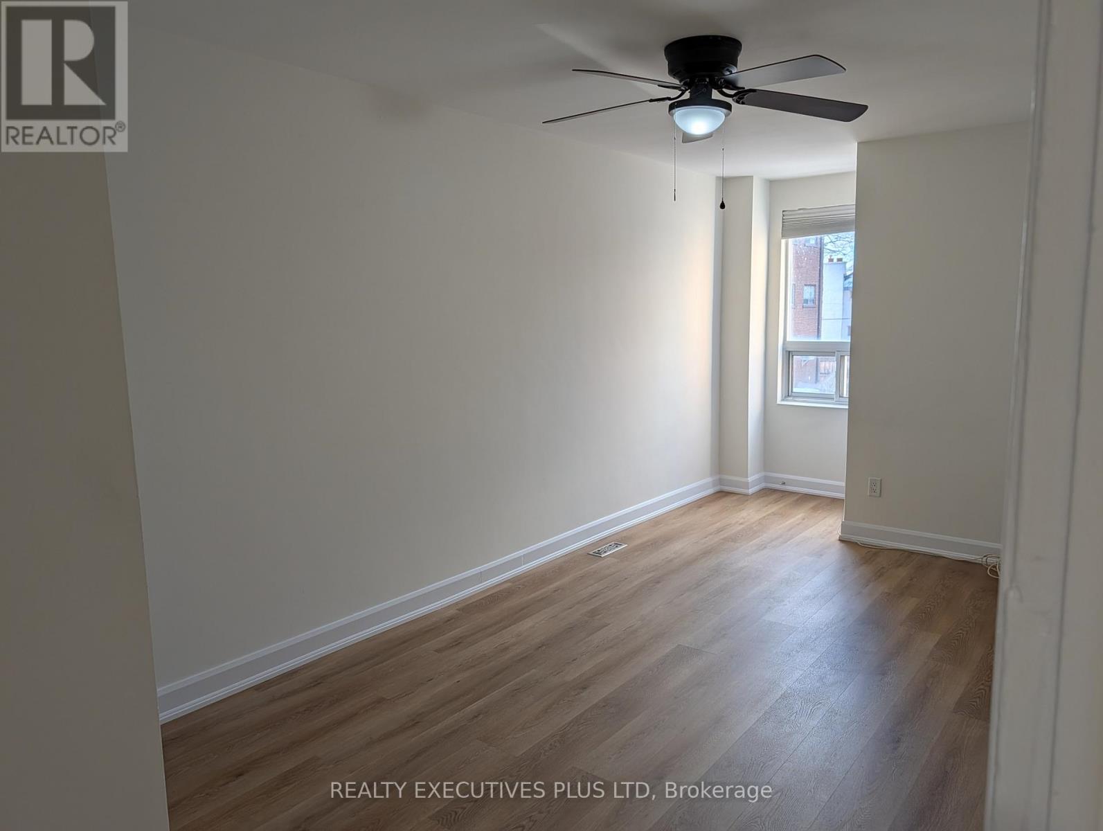 C - 286 Lakeshore Road E, Mississauga, Ontario  L5G 1H2 - Photo 5 - W12611306