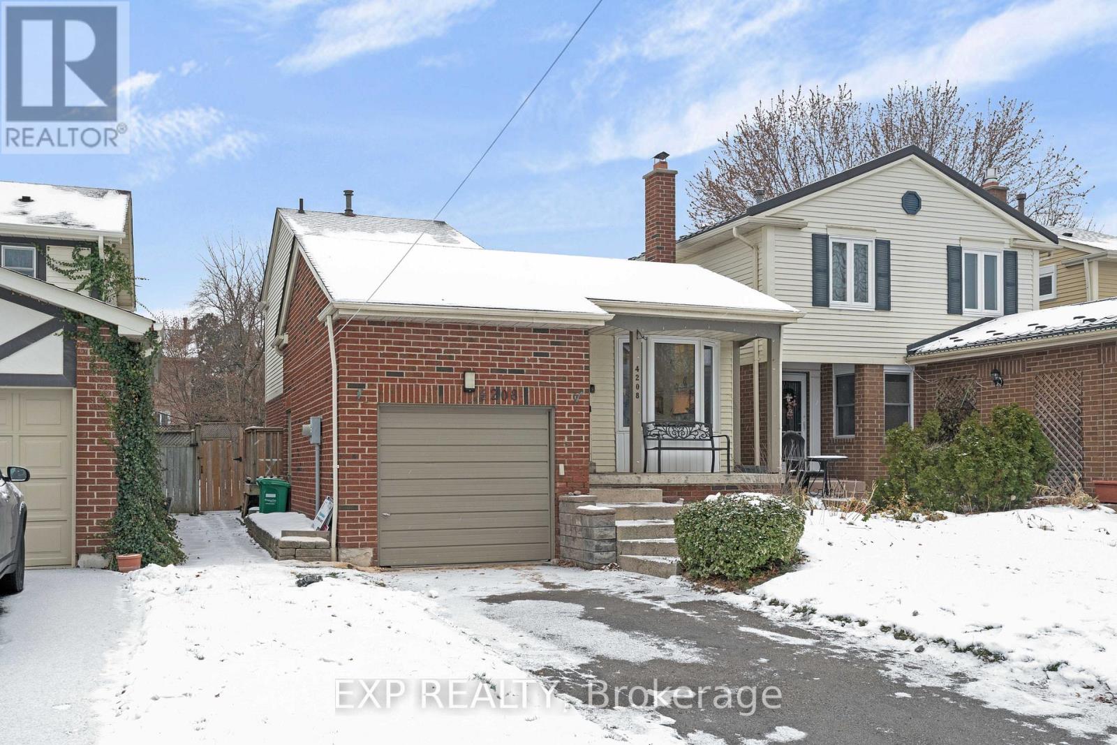 4208 Stonemason Crescent, Mississauga, Ontario  L5L 2Z7 - Photo 2 - W12611326