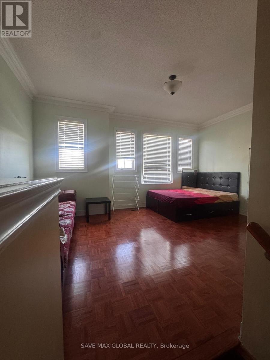 30 Prada Court, Brampton, Ontario  L6P 2K1 - Photo 5 - W12611328