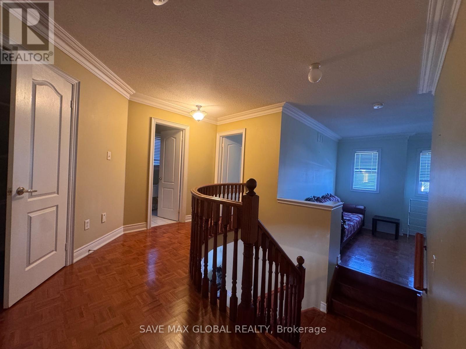 30 Prada Court, Brampton, Ontario  L6P 2K1 - Photo 6 - W12611328