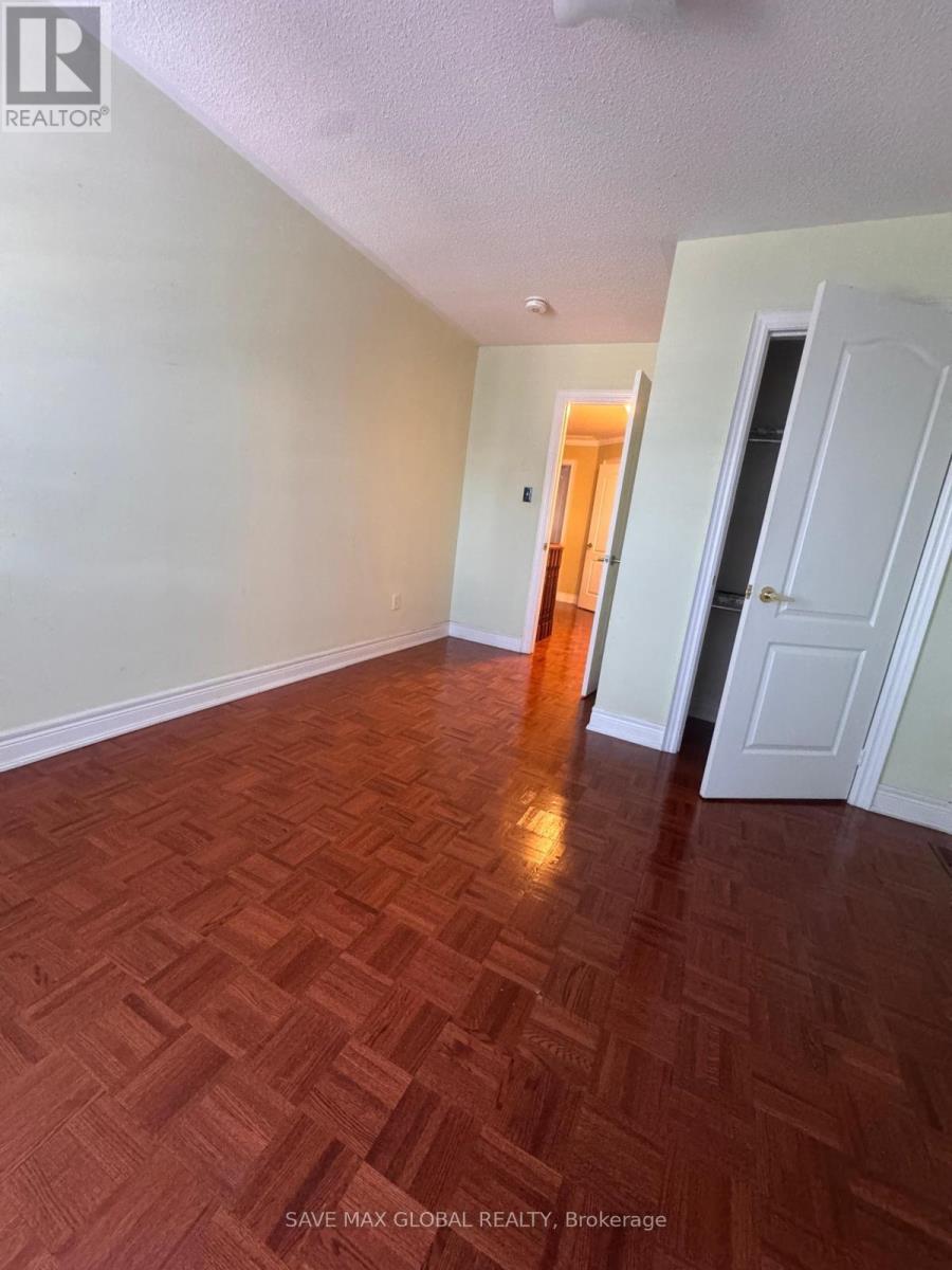 30 Prada Court, Brampton, Ontario  L6P 2K1 - Photo 7 - W12611328