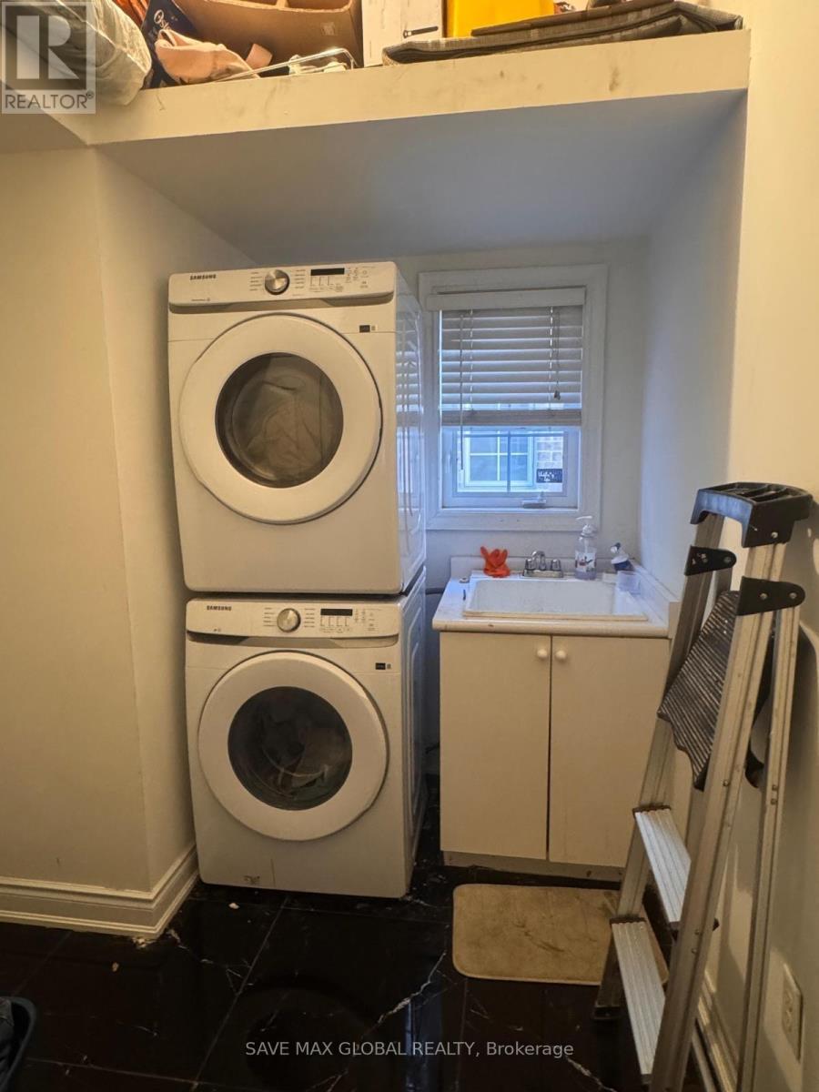 30 Prada Court, Brampton, Ontario  L6P 2K1 - Photo 8 - W12611328