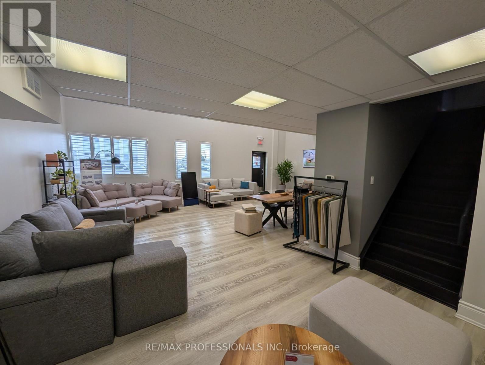 C - 1571 The Queensway Avenue, Toronto, Ontario  M8Z 1T5 - Photo 3 - W12611332