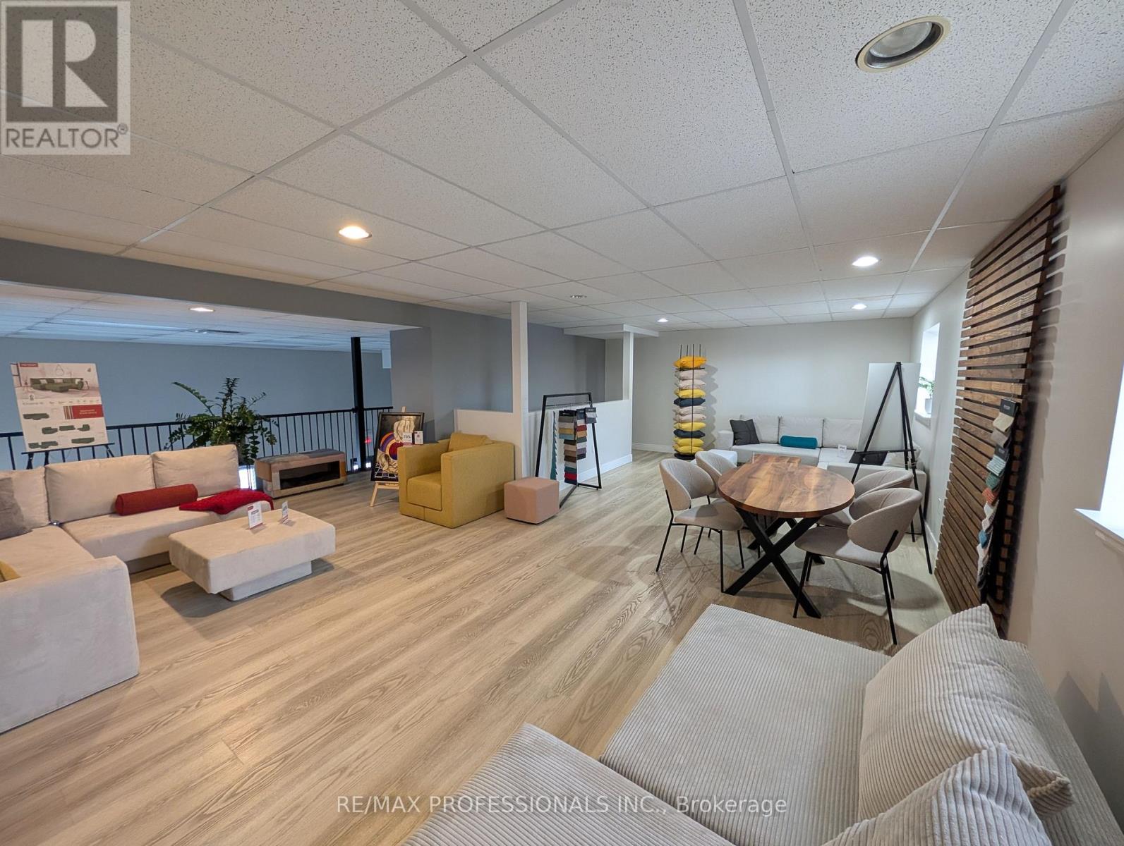 C - 1571 The Queensway Avenue, Toronto, Ontario  M8Z 1T5 - Photo 5 - W12611332