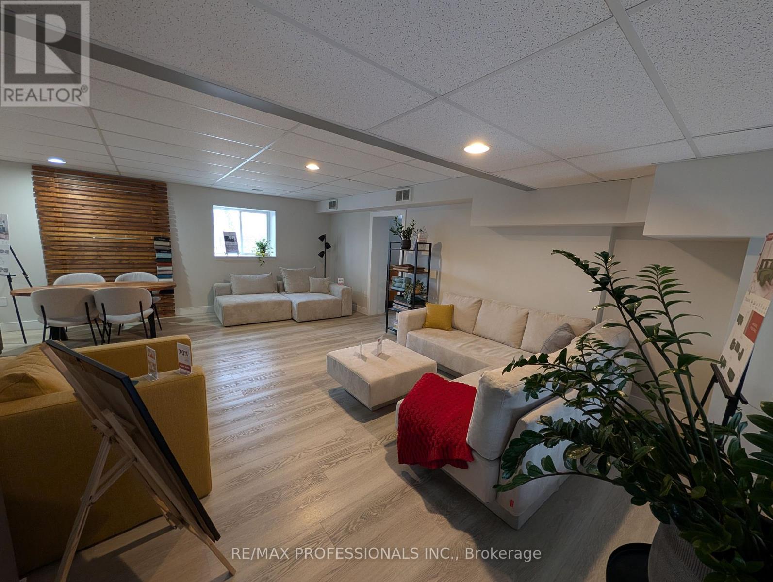 C - 1571 The Queensway Avenue, Toronto, Ontario  M8Z 1T5 - Photo 6 - W12611332