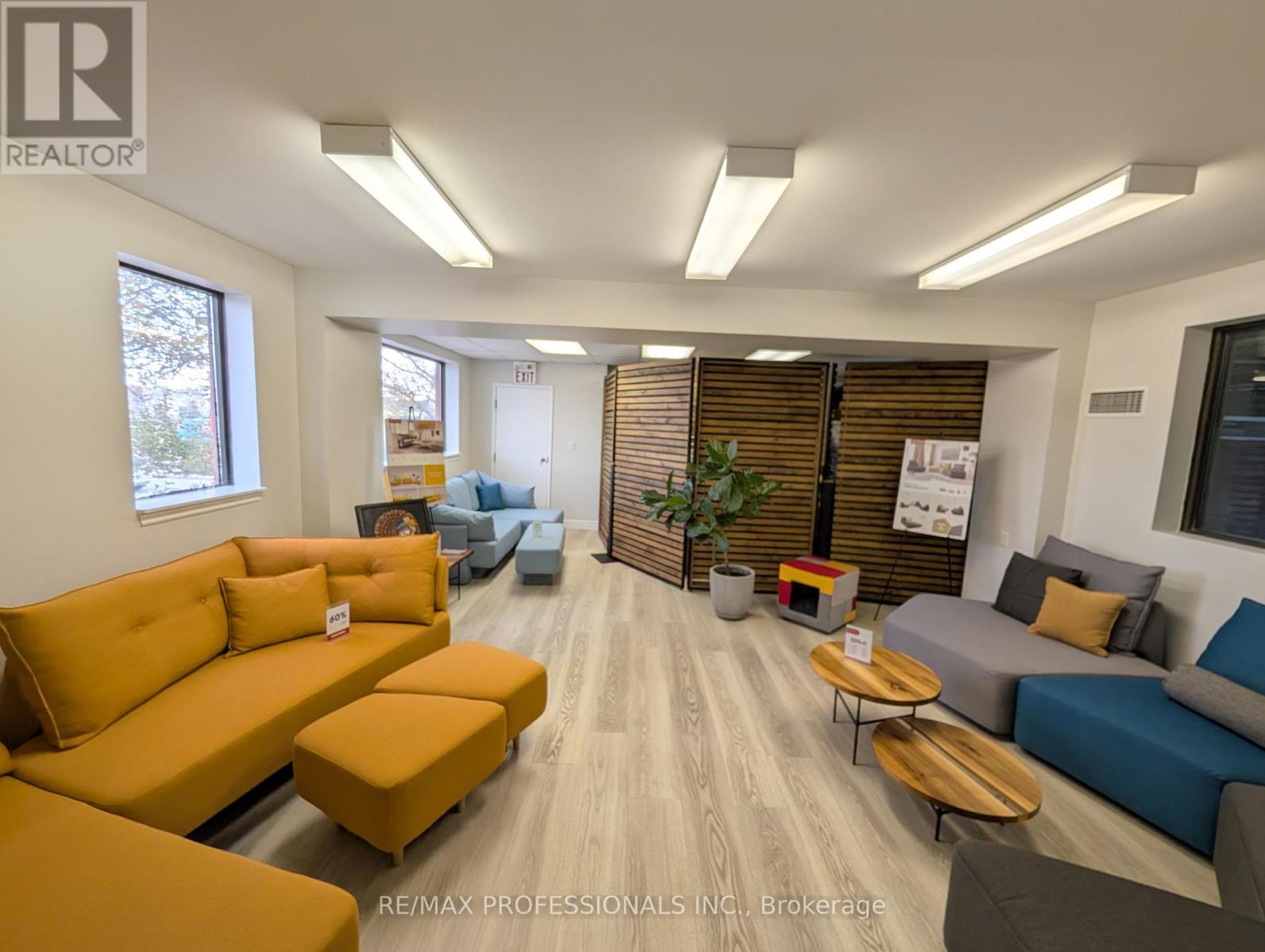 C - 1571 The Queensway Avenue, Toronto, Ontario  M8Z 1T5 - Photo 7 - W12611332