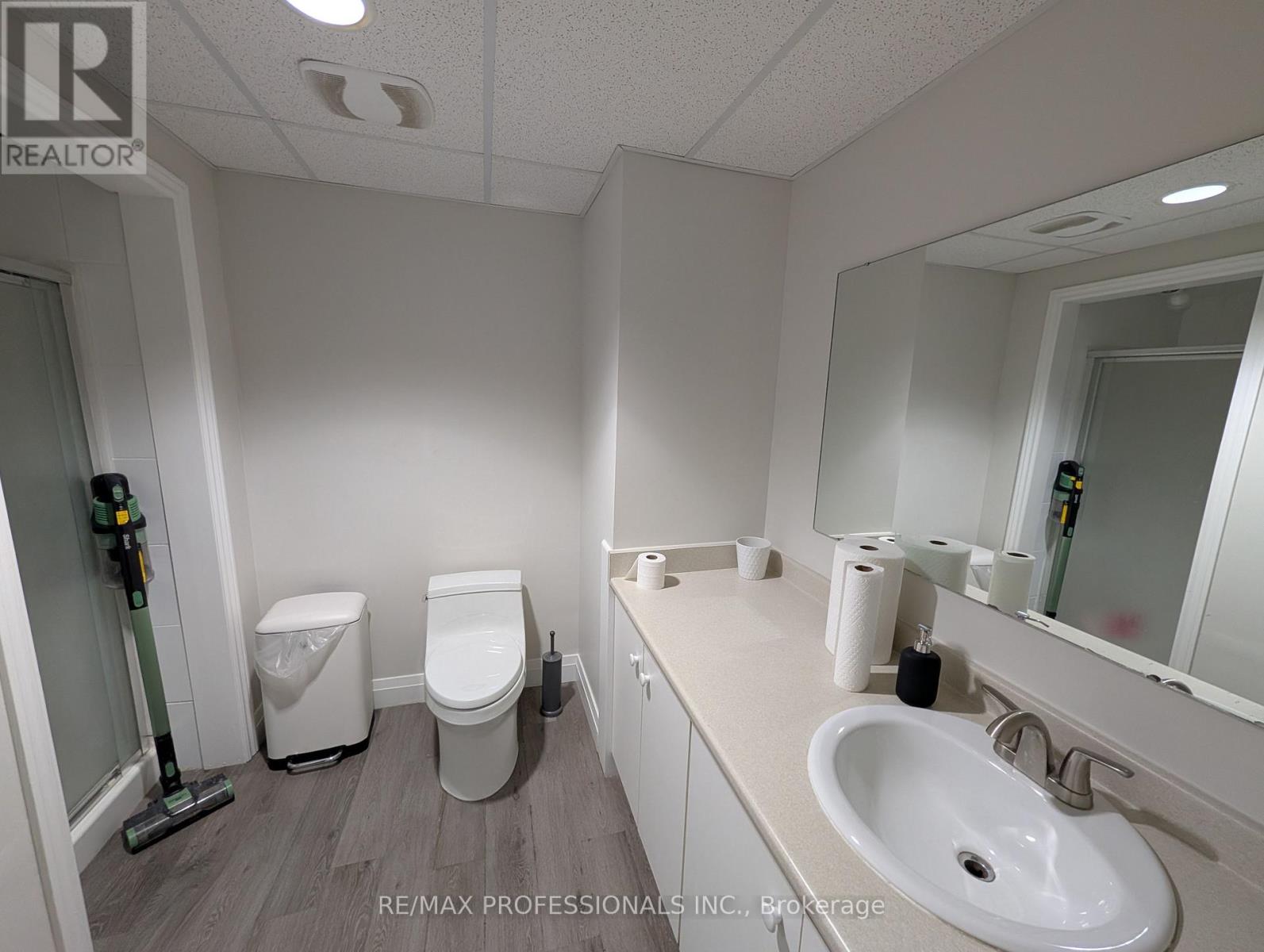 C - 1571 The Queensway Avenue, Toronto, Ontario  M8Z 1T5 - Photo 8 - W12611332