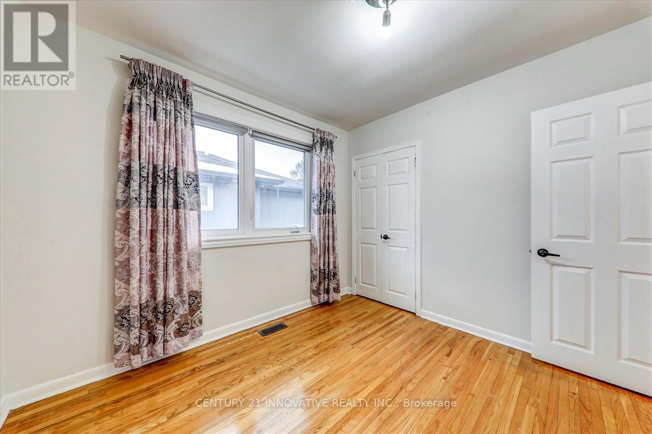 Main - 359 Rathburn Road, Toronto, Ontario  M9B 2M2 - Photo 12 - W12611346