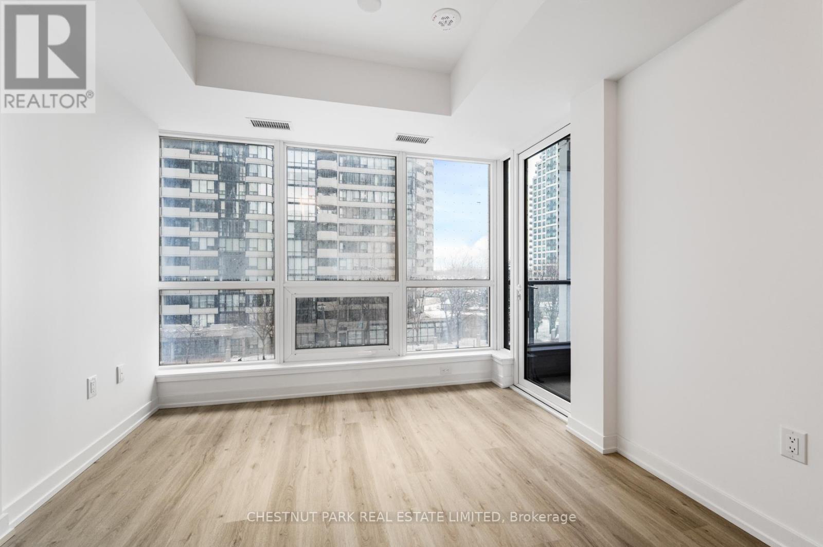 318 - 395 Square One Drive, Mississauga, Ontario  L5B 0P6 - Photo 10 - W12611356