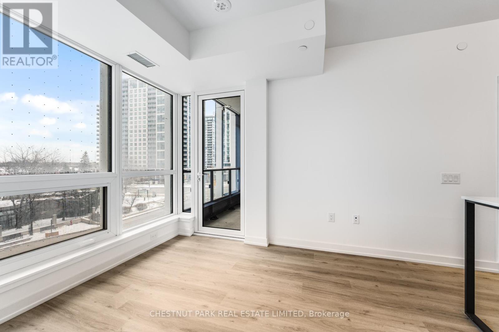 318 - 395 Square One Drive, Mississauga, Ontario  L5B 0P6 - Photo 11 - W12611356