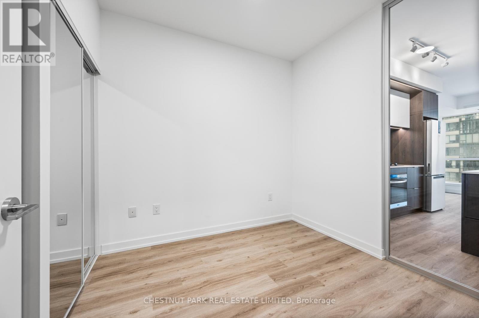 318 - 395 Square One Drive, Mississauga, Ontario  L5B 0P6 - Photo 14 - W12611356