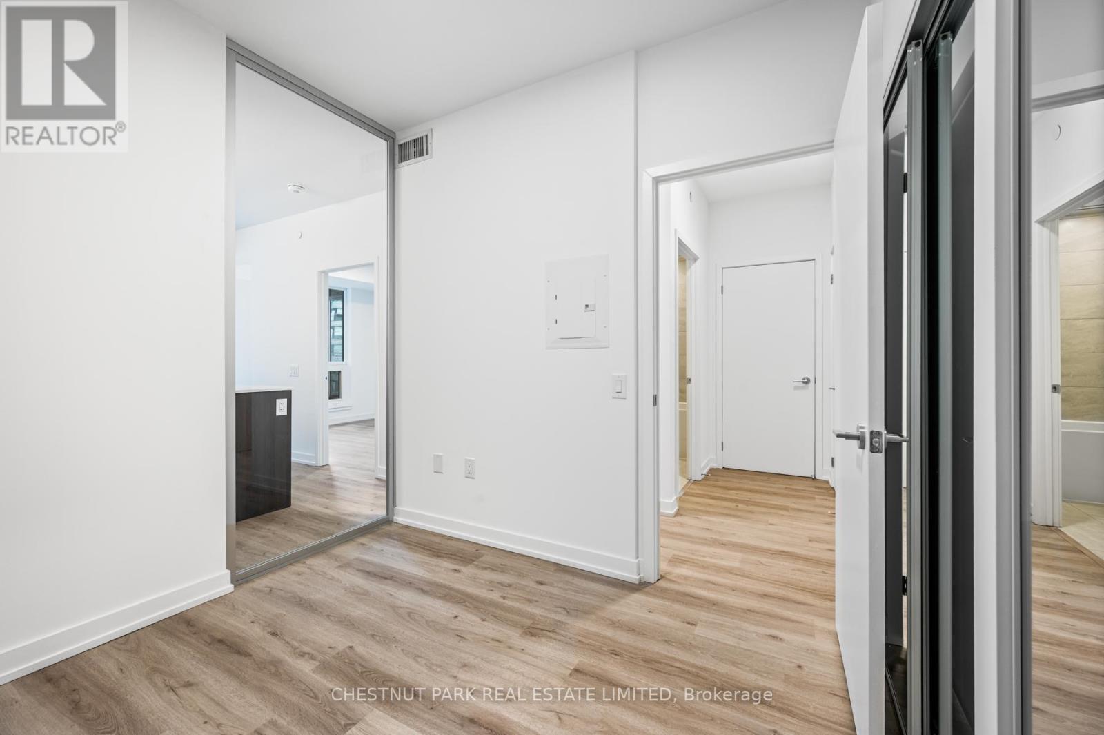 318 - 395 Square One Drive, Mississauga, Ontario  L5B 0P6 - Photo 16 - W12611356