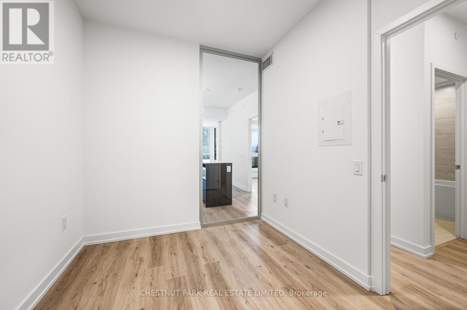 318 - 395 Square One Drive, Mississauga, Ontario  L5B 0P6 - Photo 17 - W12611356