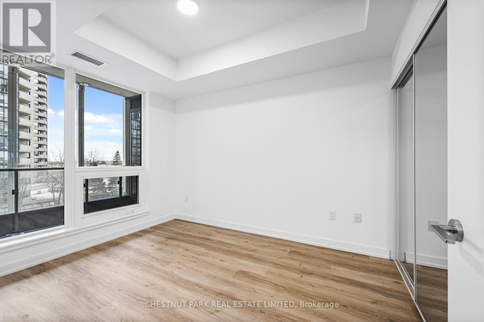 318 - 395 Square One Drive, Mississauga, Ontario  L5B 0P6 - Photo 18 - W12611356