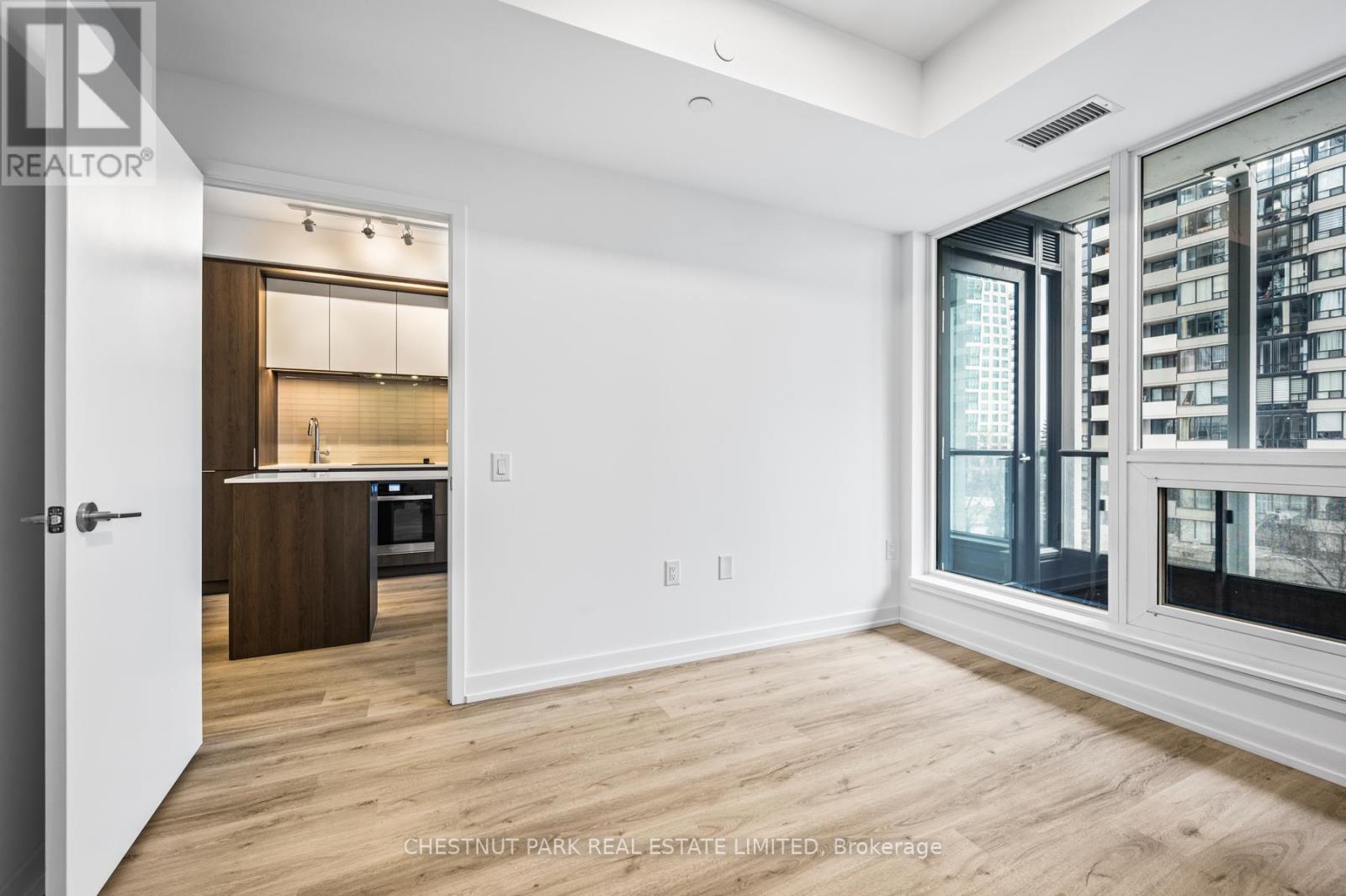 318 - 395 Square One Drive, Mississauga, Ontario  L5B 0P6 - Photo 20 - W12611356