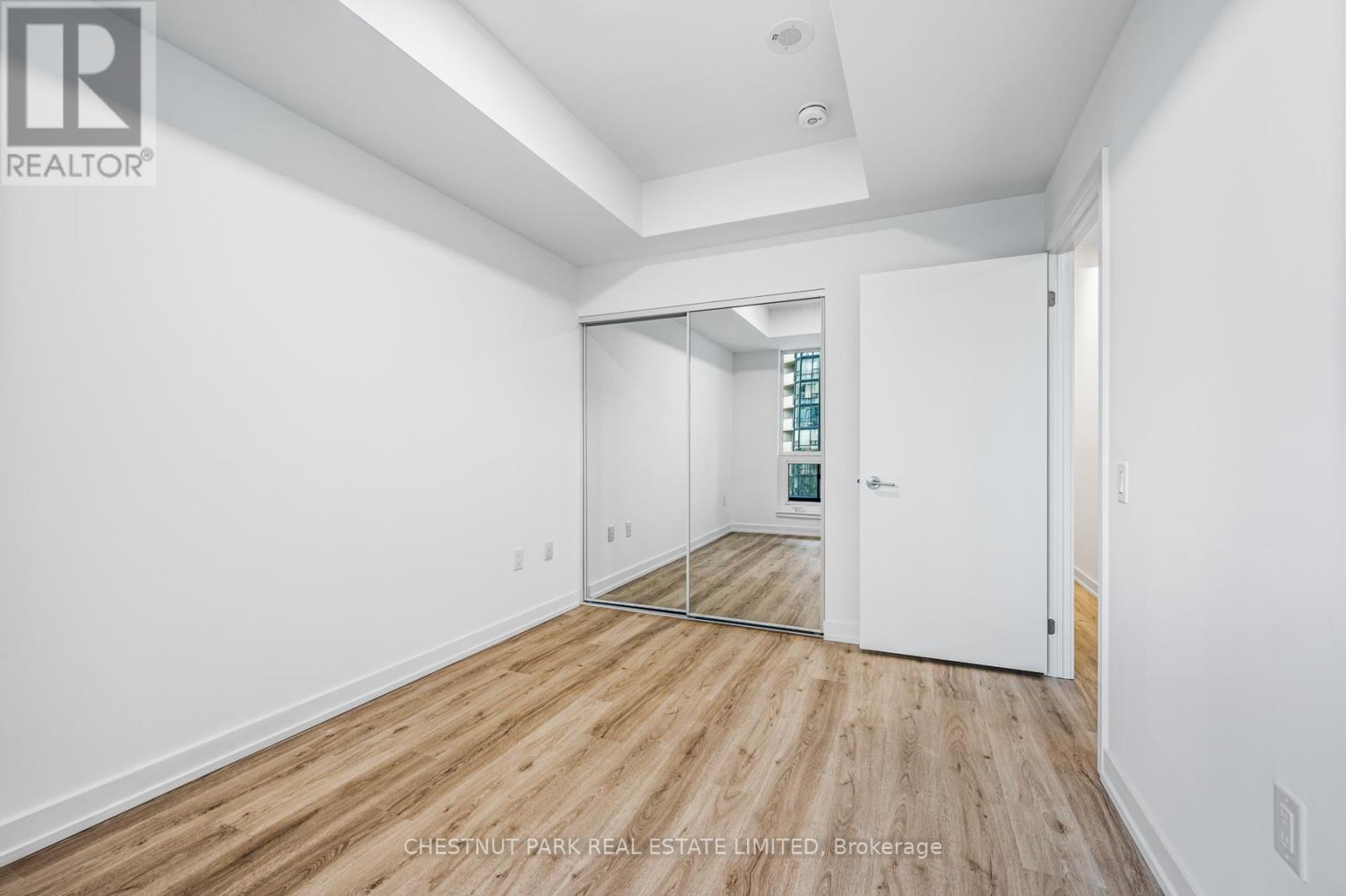 318 - 395 Square One Drive, Mississauga, Ontario  L5B 0P6 - Photo 21 - W12611356