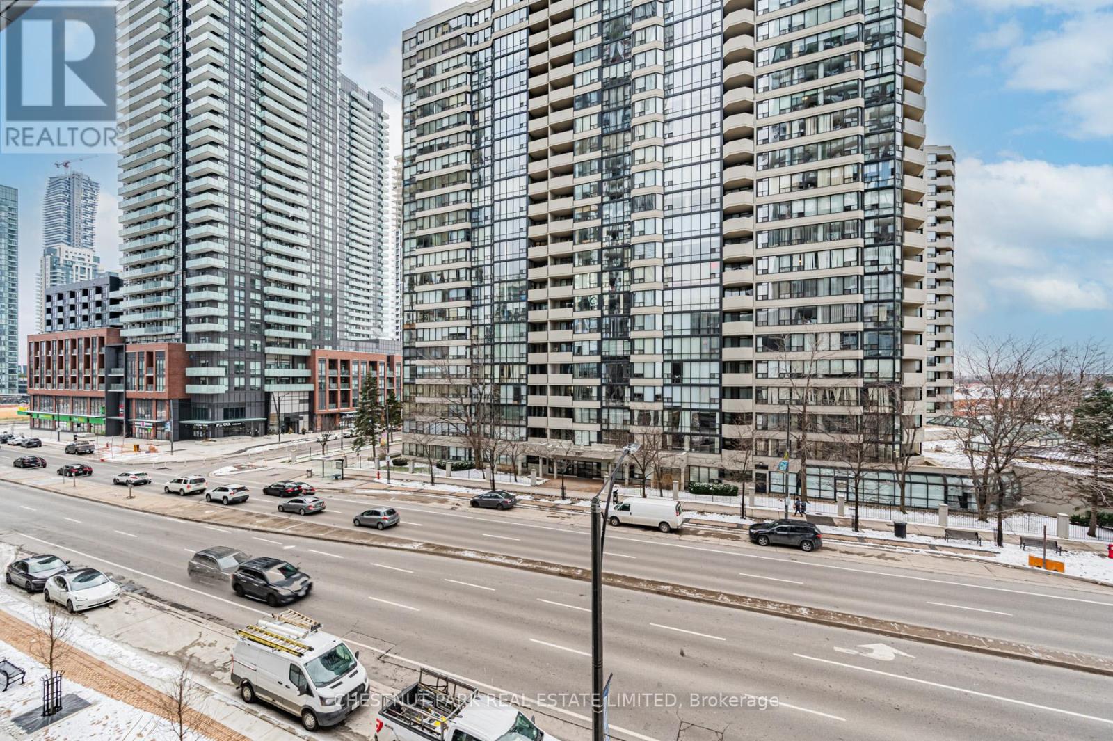 318 - 395 Square One Drive, Mississauga, Ontario  L5B 0P6 - Photo 25 - W12611356