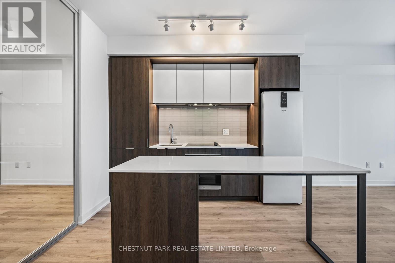 318 - 395 Square One Drive, Mississauga, Ontario  L5B 0P6 - Photo 4 - W12611356