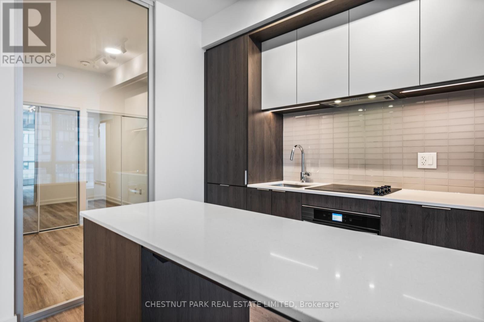 318 - 395 Square One Drive, Mississauga, Ontario  L5B 0P6 - Photo 8 - W12611356