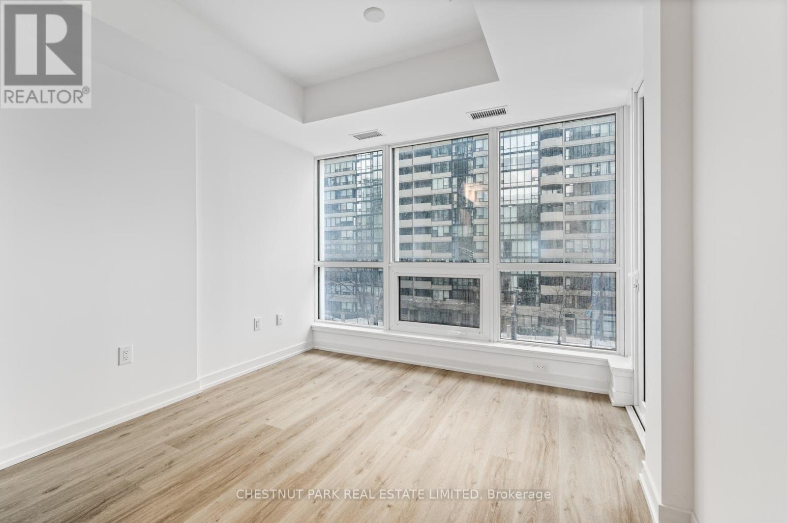 318 - 395 Square One Drive, Mississauga, Ontario  L5B 0P6 - Photo 9 - W12611356