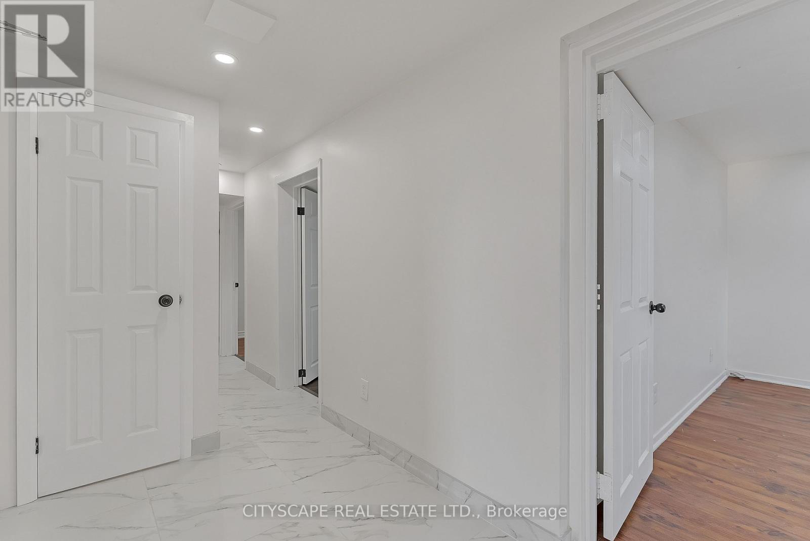 Lower - 2724 Lakeshore Boulevard, Toronto, Ontario  M8V 1G8 - Photo 4 - W12607802