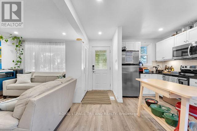 616 Grosvenor Street, London East, Ontario N5Y 3T4 - Photo 2 - X12466308