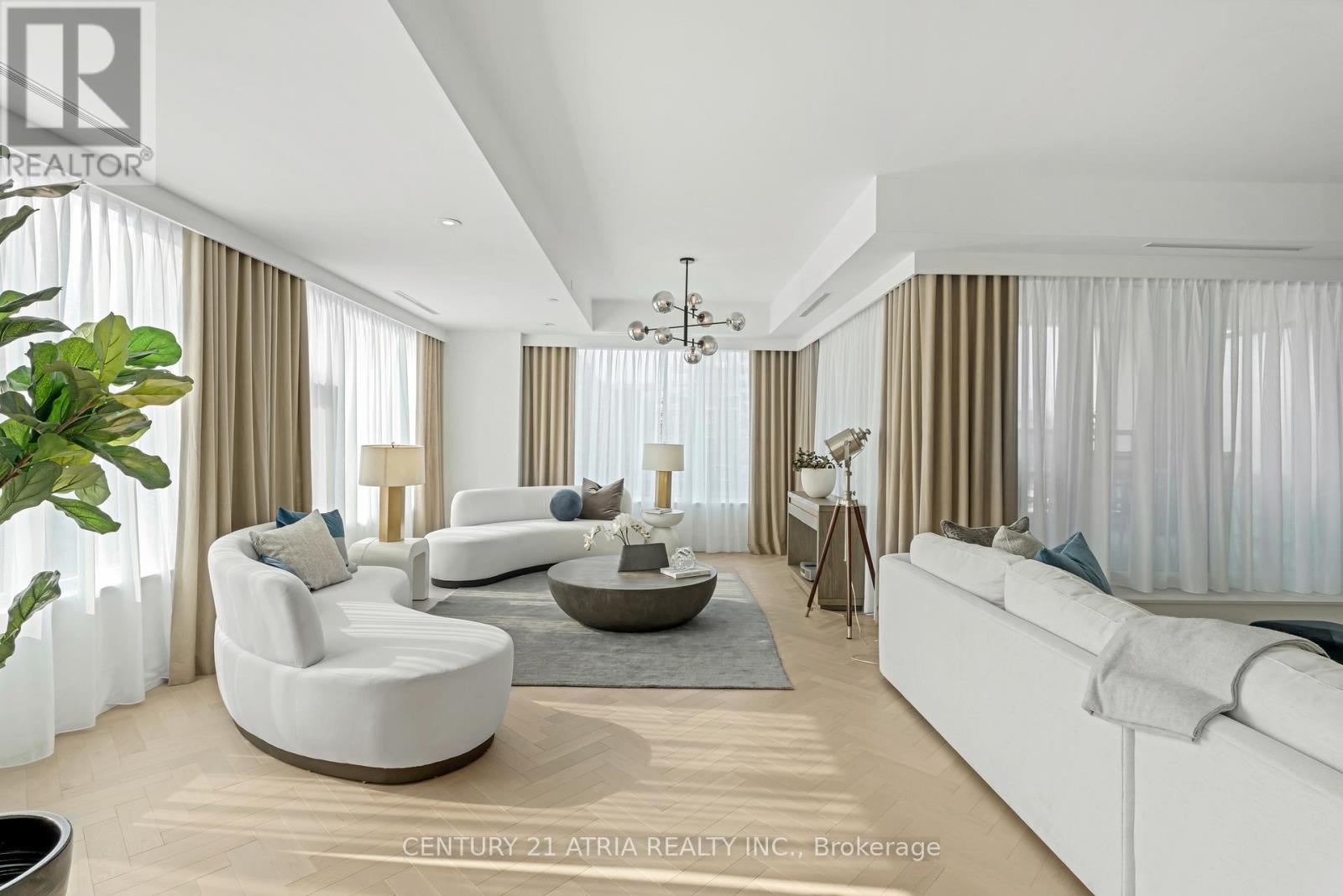 810 - 455 Wellington Street W, Toronto, Ontario  M5J 2R2 - Photo 2 - C12610636