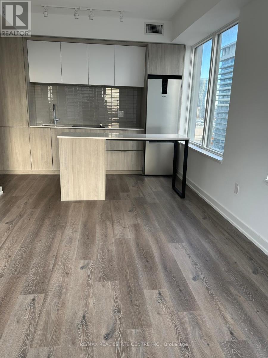 1308 - 395 Square One Drive, Mississauga, Ontario  L5B 0P6 - Photo 6 - W12611090