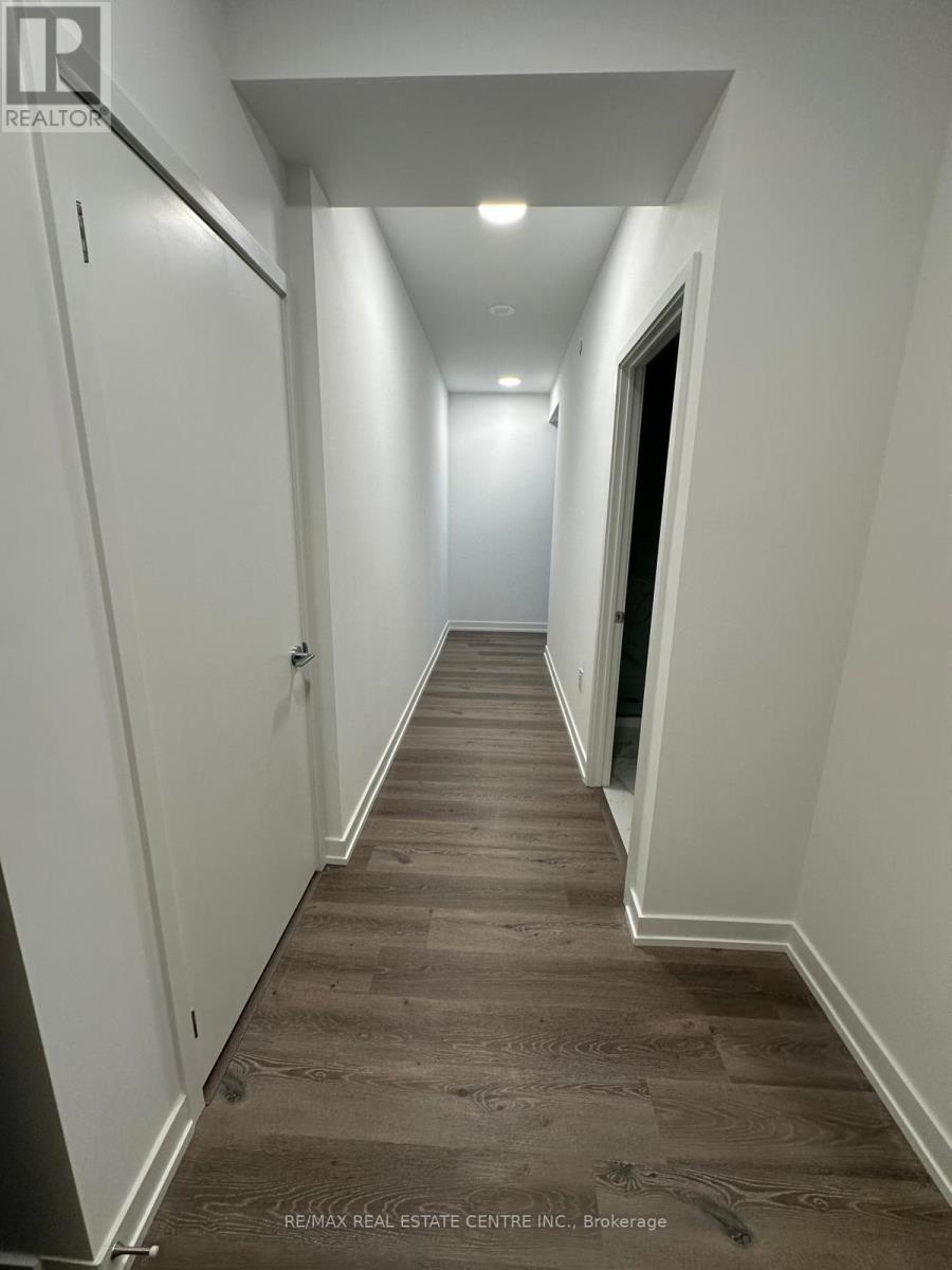 1308 - 395 Square One Drive, Mississauga, Ontario  L5B 0P6 - Photo 7 - W12611090