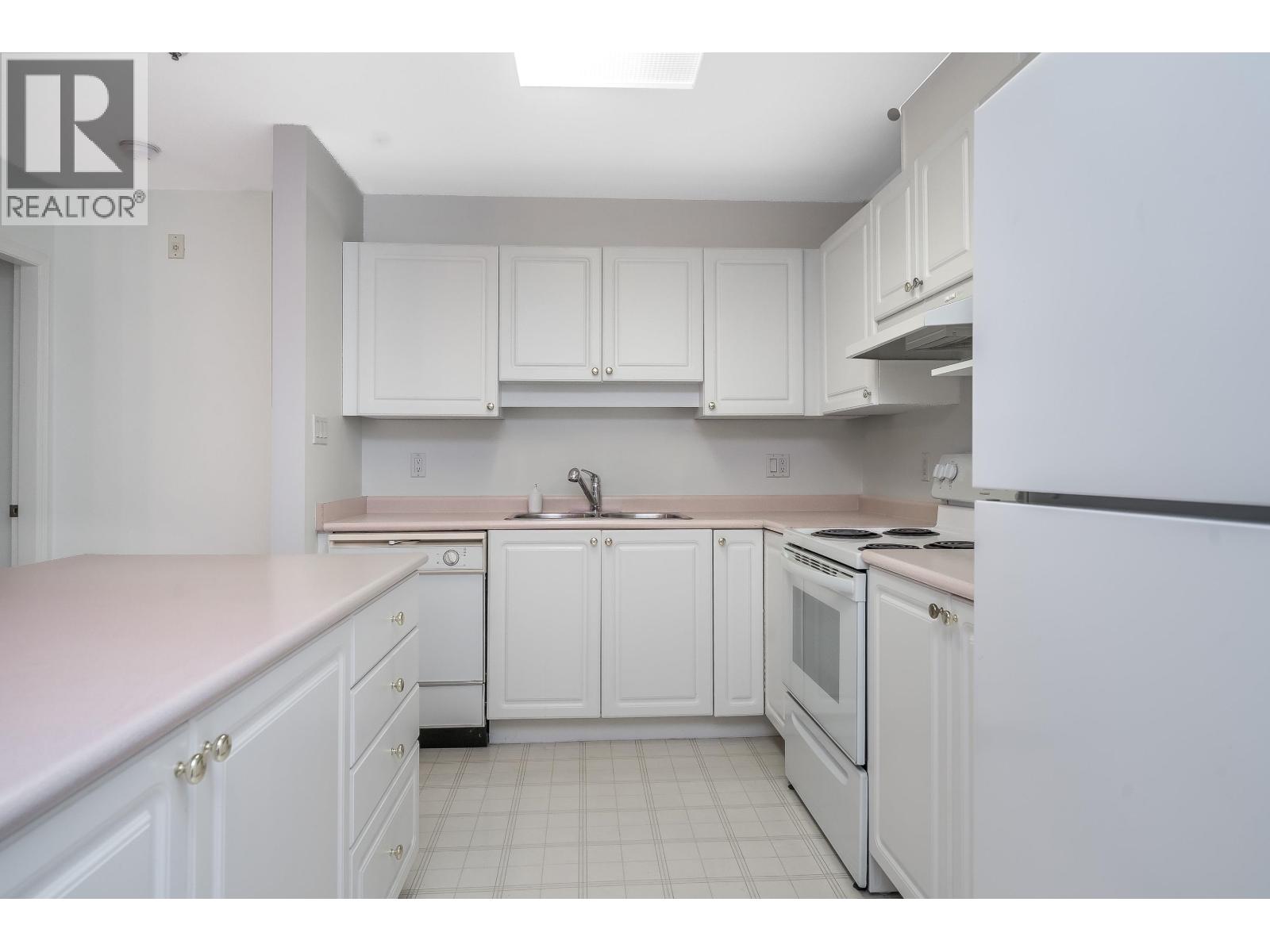 208 2968 Burlington Drive, Coquitlam, British Columbia  V3B 7N4 - Photo 8 - R3072855