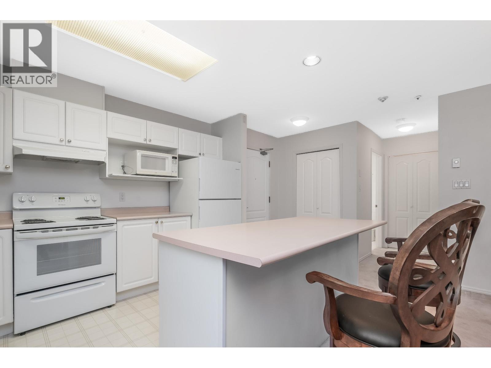 208 2968 Burlington Drive, Coquitlam, British Columbia  V3B 7N4 - Photo 9 - R3072855